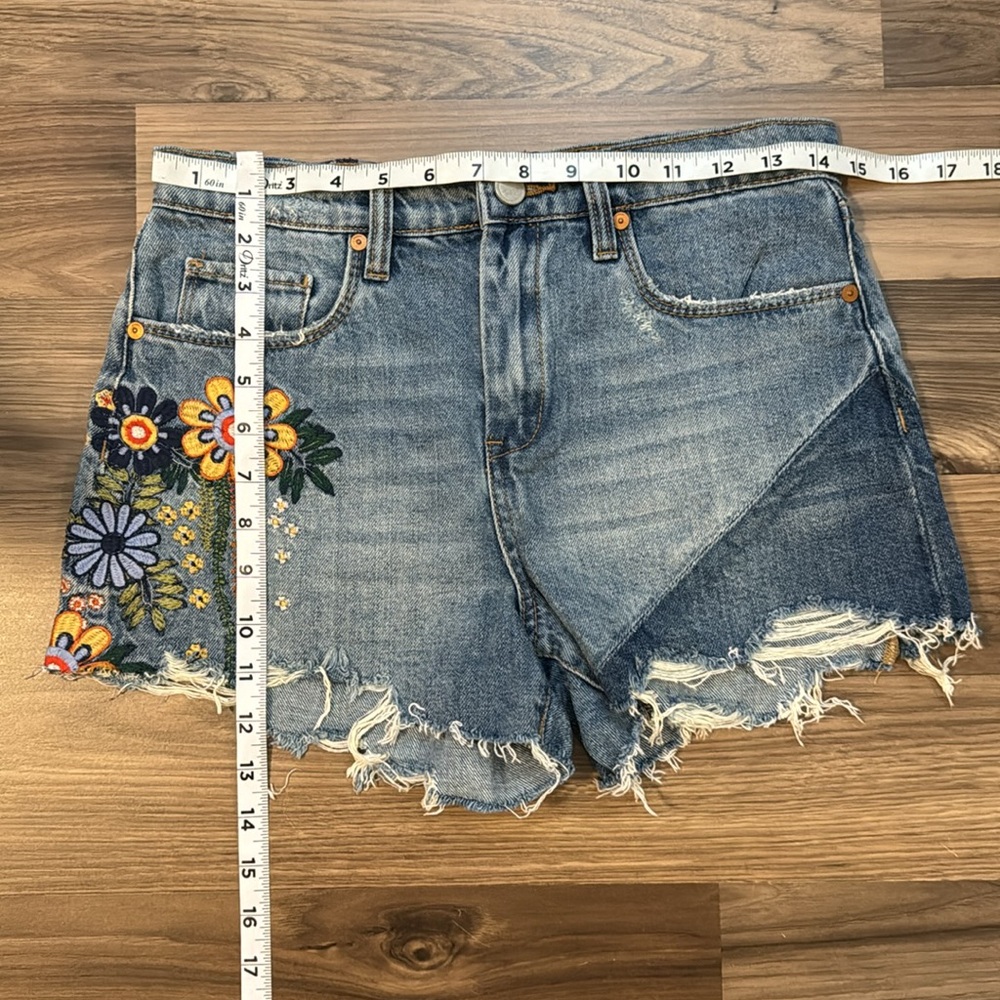 Blank NYC Embroidered Multicolored Floral The Barrow Blue Denim Zip Up Shorts 26 - Picture 6 of 15